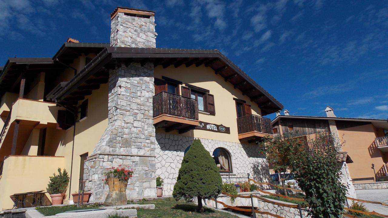 Hotel Altopiano Delle Rocche Rocca di Mezzo Esterno foto