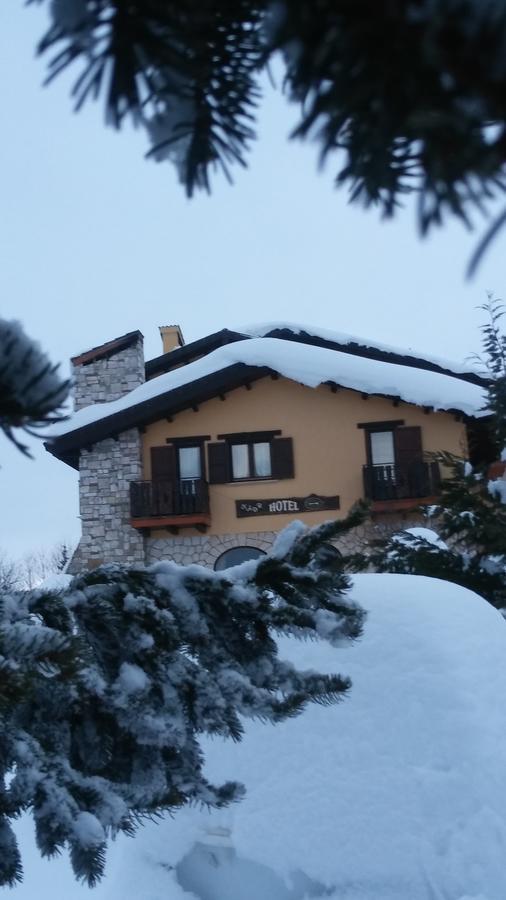 Hotel Altopiano Delle Rocche Rocca di Mezzo Esterno foto